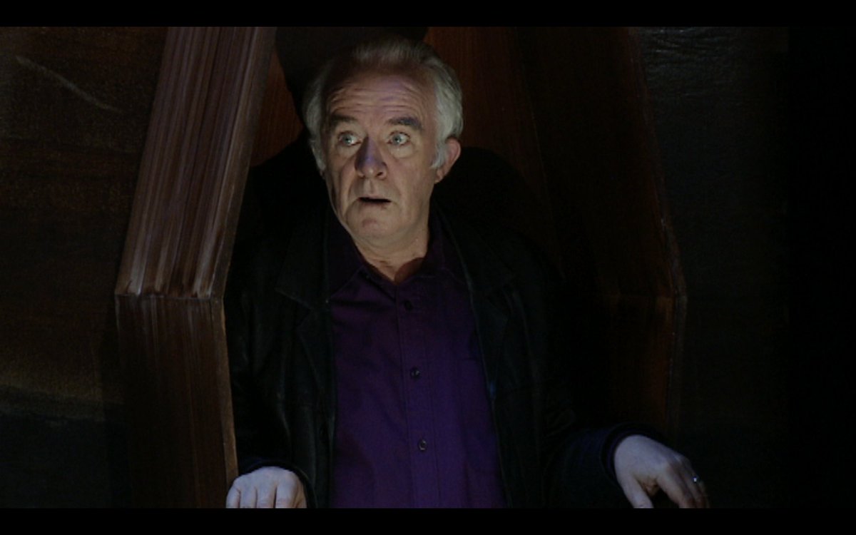 RosnaRun's tweet photo. Tá @CrenaCille Ros na Rún réidh don stáitse! Ach tá pleananna ag Tadhg a bhainfear siar as an lucht féachana! Anocht 8.30 @TG4TV #RnaR #TG4 https://t.co/LcKLOfN9B3