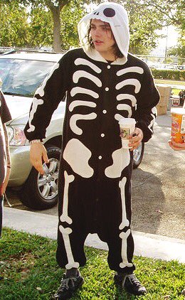 killjoy182x's tweet image. me on oct 31 vs me on nov 1