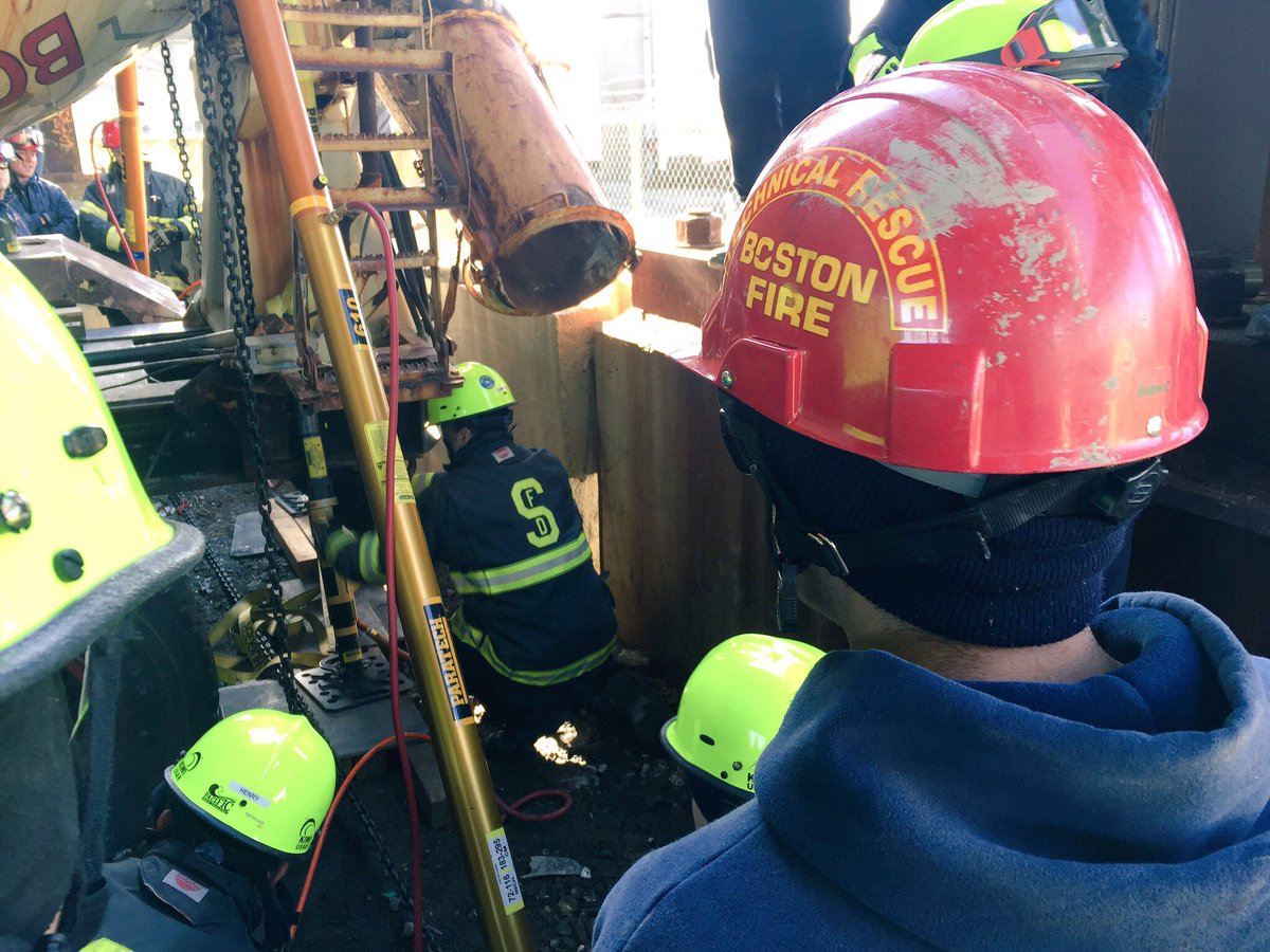 bostonTVguy's tweet photo. Hazmat training today involving @BostonFire, @CambridgeMAFire &amp; other surrounding agencies. Tonight on #FOX25 news at 5p &amp; 6p. https://t.co/prahq70852