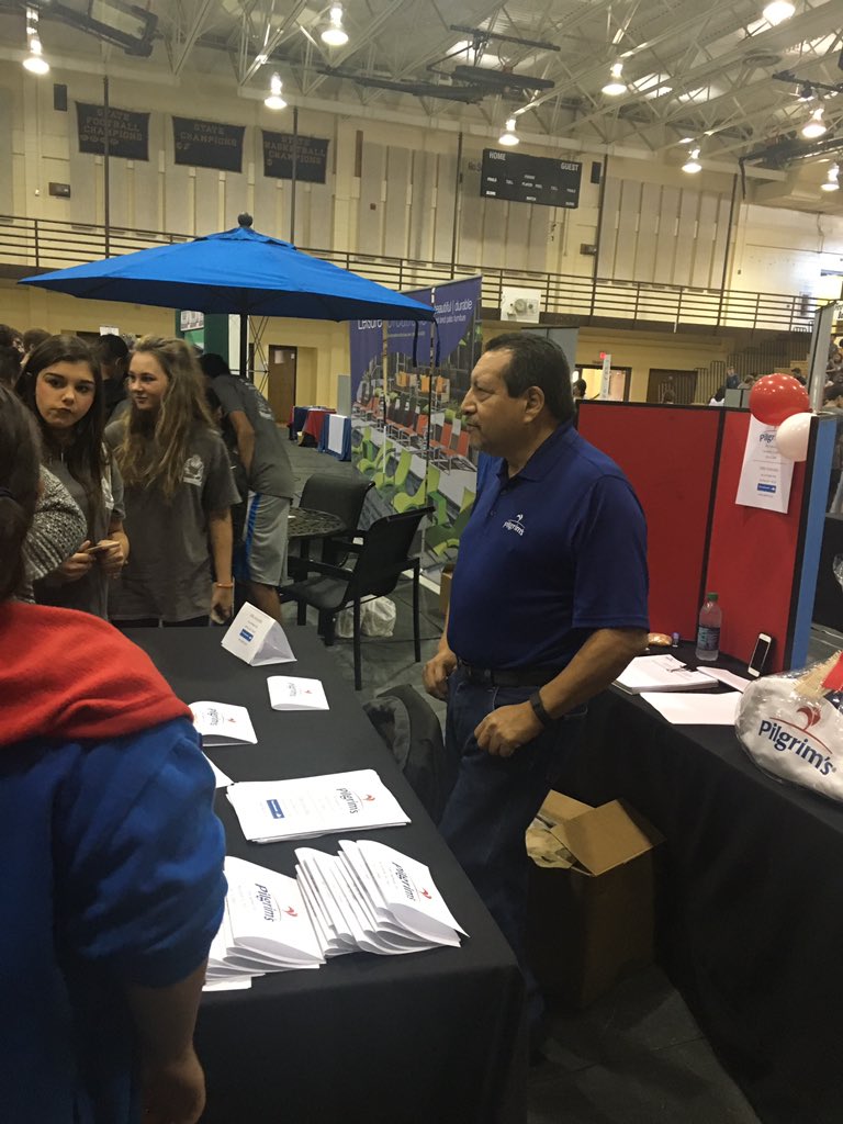 Russellville_HS's tweet photo. RHS students are enjoying learning about Franklin County Careers #MadeinFranklin @RussellvilleK12 https://t.co/iwzf3NQDyn