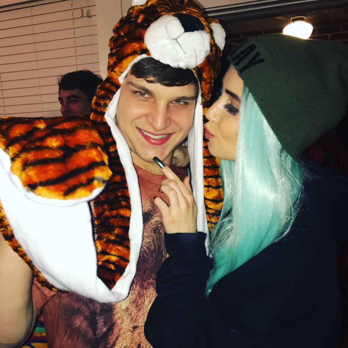 chloelbush's tweet photo. @KylieJenner  King Kylie + Tyga 😈👻 #happyhalloween https://t.co/XAmCxKUSmt