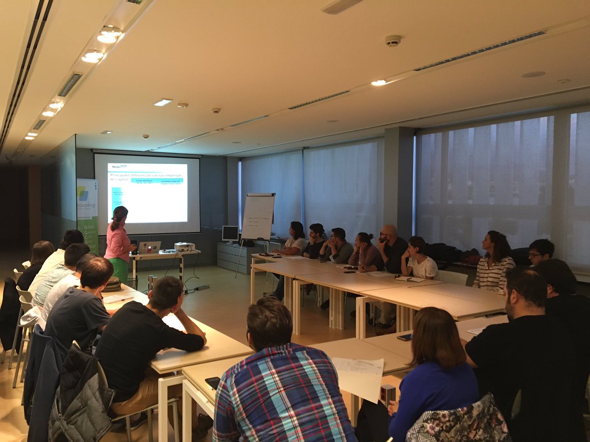 Consejos de oro anoche en #PetrerEmprende de la mano de Berta Milán de <a href="/Serlicoop/">Serlicoop Servicios</a> #elda #petrer #talento #vinalopo