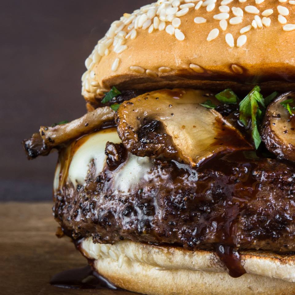 And suddenly it's November! #BurgerOfTheMonth <a href="/bobbysburgerpal/">Bobby'sBurgerPalace</a>: Pacific NW, topped w/white American, cremini mushrooms &amp; red wine BBQ sauce.
