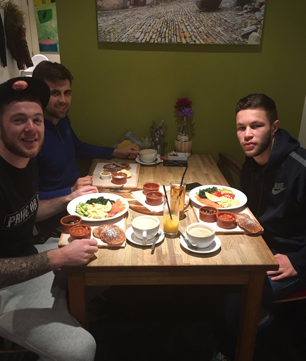 espressoplusuk's tweet photo. @AlanPhilpottMMA @Aaronrobinsonlv @AspireCSA enjoying  Superfood breakfasts with protein pancakes #fightersfood 👊🏽 https://t.co/mY6tLEEx7I