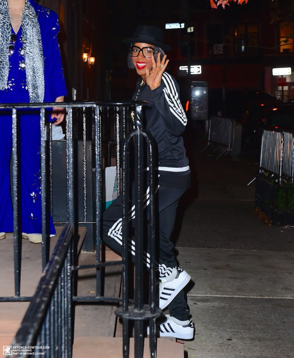 BeyLegion's tweet image. .@KELLYROWLAND attending Beyoncé &amp;amp; Jay Z&apos;s Halloween party in NYC 🎃