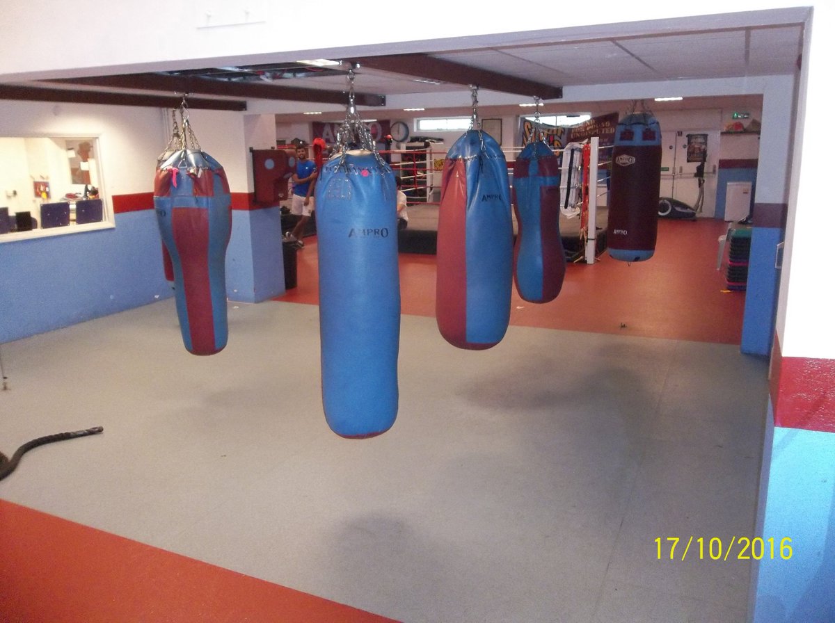 UEL_Boxing_Club's tweet photo. Train Weds/Fri 3 to 5pm: Intense workout/circuits/conditioning,  spdwork/skipping/bagwork/padwork/optionalsparring...https://t.co/OX2r9LwjAc https://t.co/3fpjNn0vHM