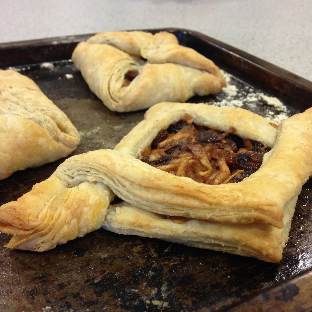 ElginAcHE's tweet photo. Apple pastries made from scratch 🍏 #pastrypower #puffpastry #homemade https://t.co/tsSJIqaRVV