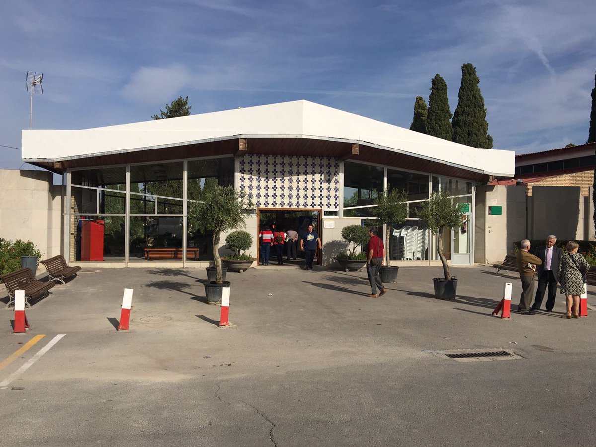PCivilJaen's tweet photo. #DiaDeTodosLosSantos y gran afluencia en nuestros cementerios, por ello realizamos preventivo durante todos estos días. https://t.co/KJ9QnKtuAo