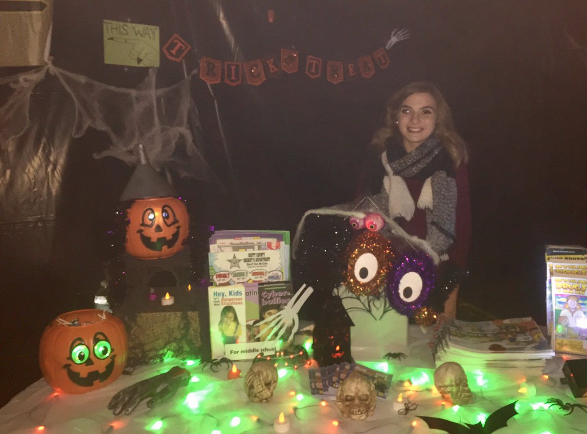 SHSsaddChapter's tweet image. Thanks to @mara_colson who came out to pass out candy for CEASe!