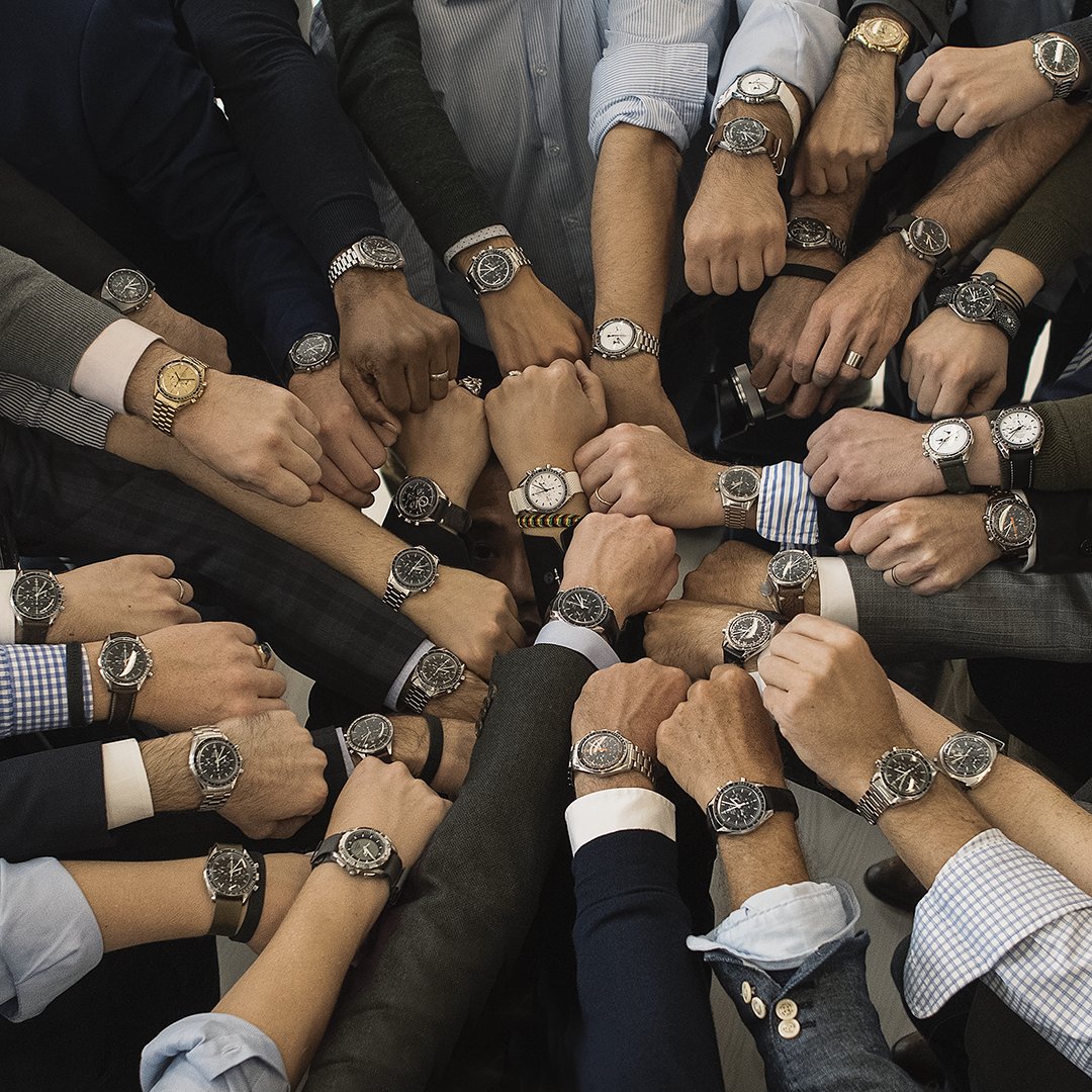 omegawatches's tweet image. Talk about team spirit! Speedmaster fans and @Fratellowatches during the #SpeedyTuesday event at OMEGA HQ.