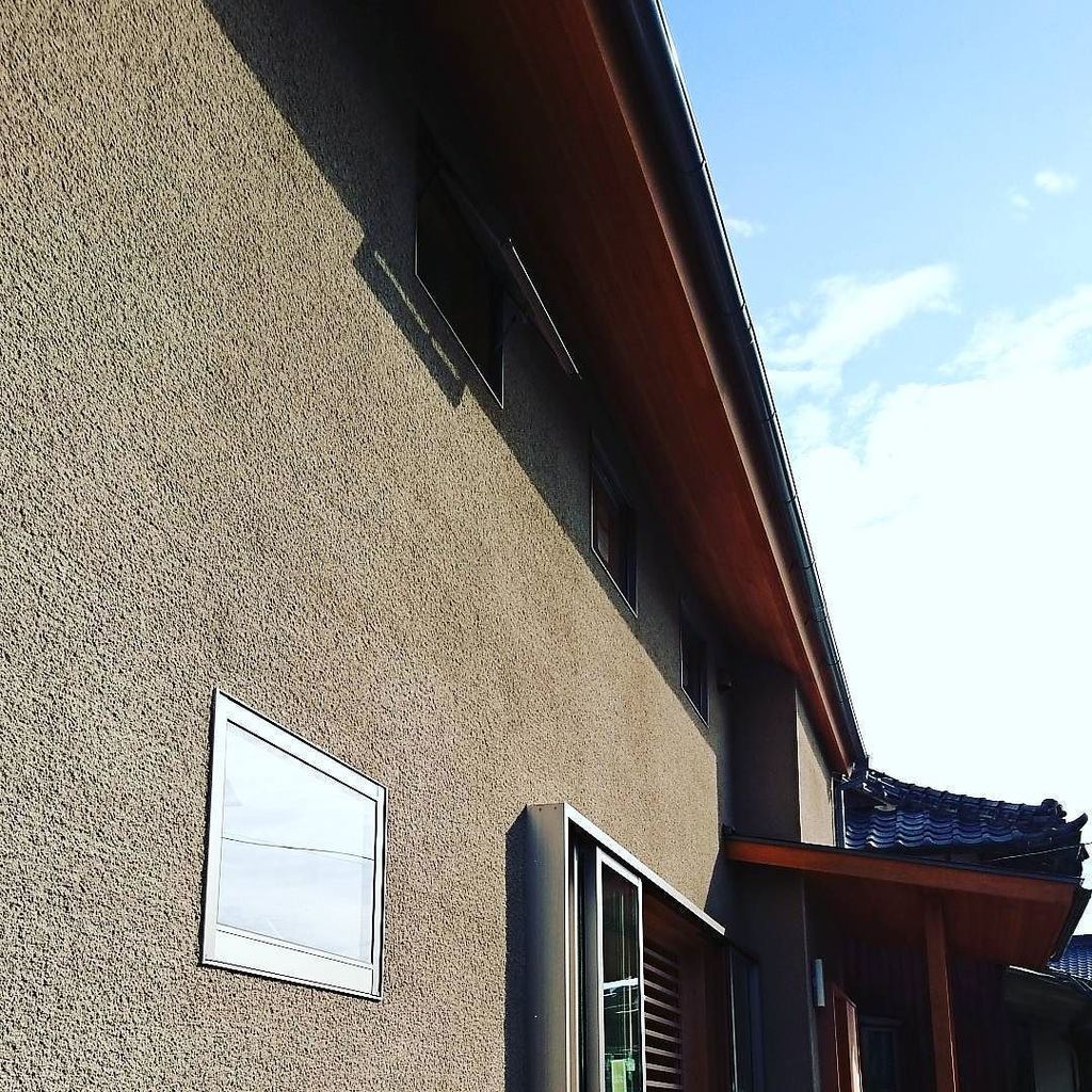 長 善規 栃木の建築屋3代目 外壁にはそとん壁 メンテナンスがほとんど要らない塗り壁は初期費用はかかるけど長い目で見るととってもお得 それに素材の感じがとてもいい 育みの家 そとん壁 T Co Yjoua3hrnb