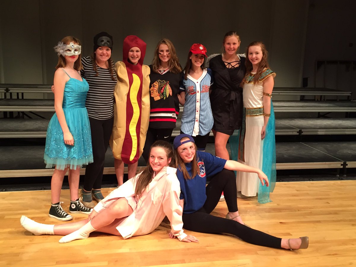 singinkmo's tweet photo. It was a spooky rehearsal #selfiewithadrifter #workhardhalloweenharder https://t.co/wEBb6MTK0F