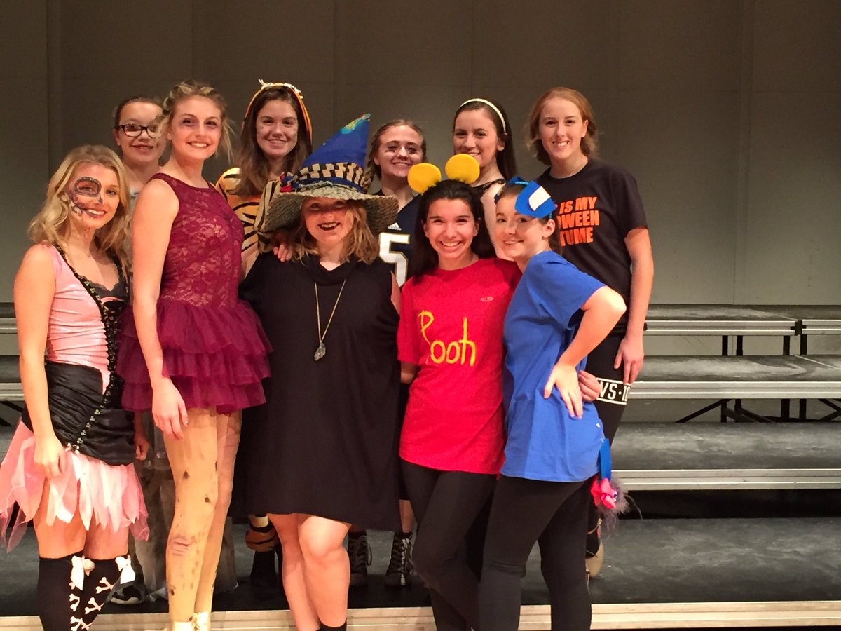 singinkmo's tweet photo. It was a spooky rehearsal #selfiewithadrifter #workhardhalloweenharder https://t.co/wEBb6MTK0F