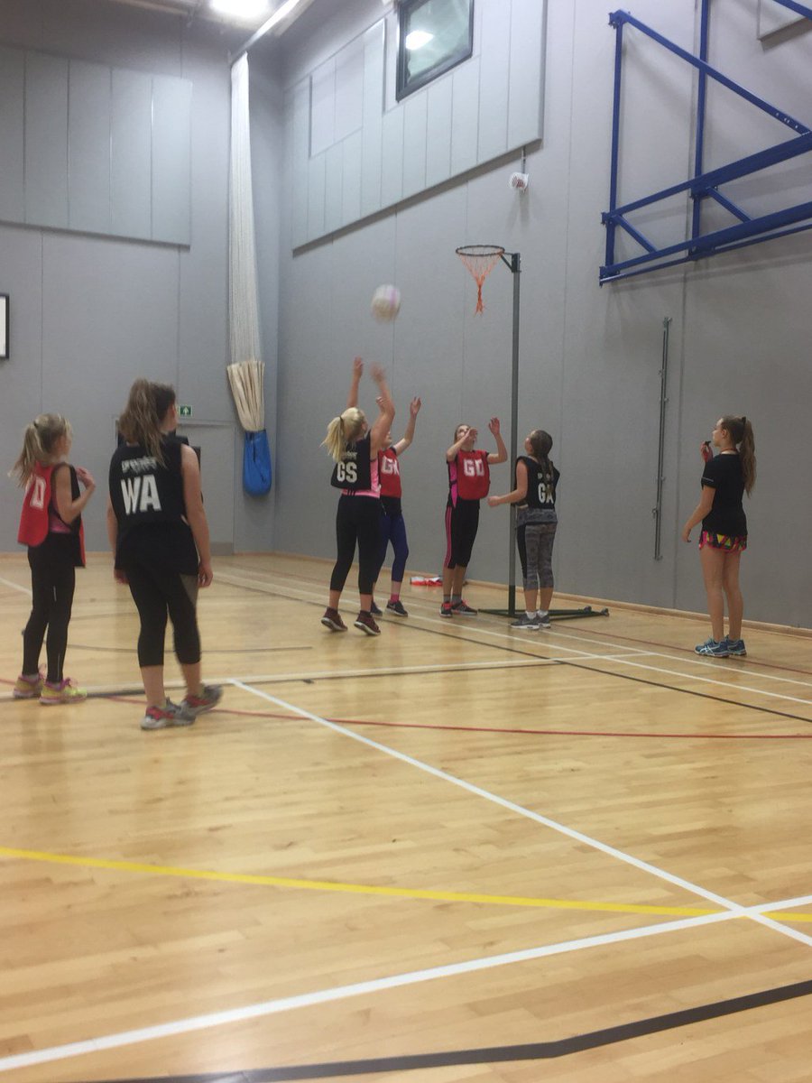 Winter League Week 3 Results charlestownnetball.com/2016/11/01/win…