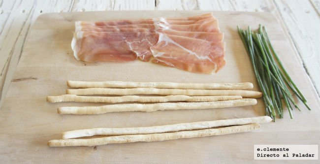 muchoSaborazo's tweet photo. Un buen #jamón de nuestra #Delicatessen en #Burgos ¡y un detalle romántico para tu pareja, haciendo rosas de Jamón Serrano! ¿qué te parece? https://t.co/r9f6NOM3LH