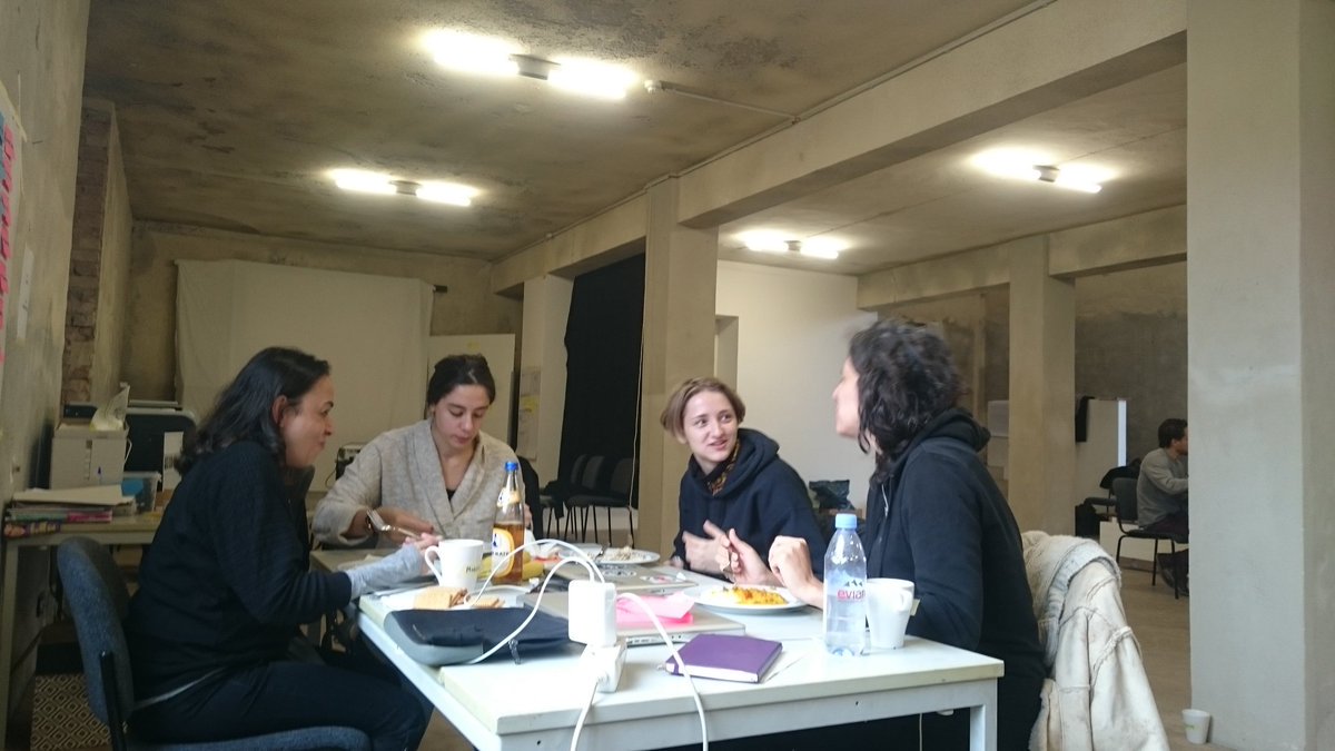 DOK_Leipzig's tweet photo. Lunch becomes speed working. While others are crunching guitar samples. Never a dull moment. #dokhack #dokleipzig #hackathon #leipzig https://t.co/SbGPTsseBQ