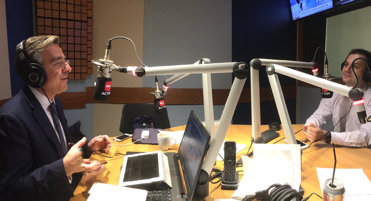 action1046fm's tweet photo. Τωρα και μέχρι τις 15:00 #magazino με τον Γιώργο Κουβαρά  @kouvie  στον αέρα του #actionfm. Καλεσμένος ο @htheoharis. https://t.co/0w4i7KtsMR