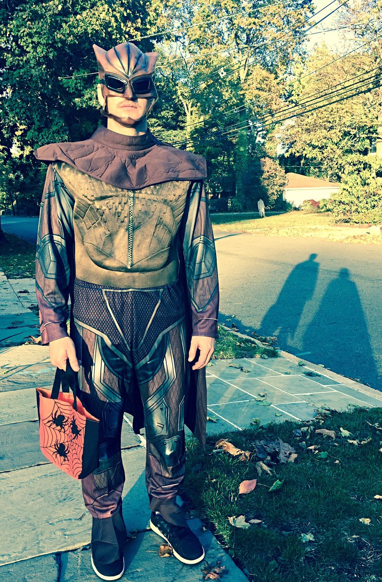 Twitter 上的 Whatfat Hachi どこで衣装買うたんやw バッグw パトリック ウィルソンの ナイトオウル 世 ウォッチメン むっちゃ弱そうww 左 今年のハロウィン 右 映画ウォッチメンでのナイトオウル 世 パトリック ウィルソンw パトリック ウィルソンのtweet