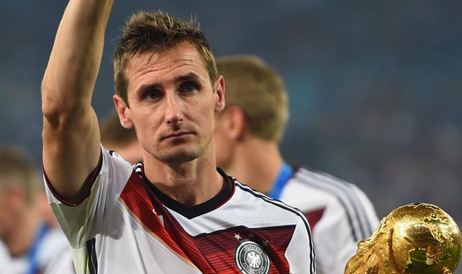 Meridianoonline's tweet photo. #Fútbol || Miroslav Klose se retira del fútbol profesional https://t.co/BHSVMfkEdM https://t.co/fBi5y28oF3