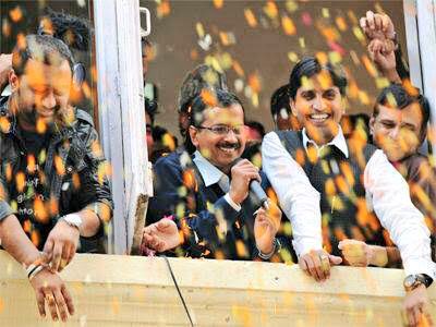 KyaUkhaadLega's tweet photo. Reactions from AAP headquarters when told about #ArnabGoswami 's resignation from Times Now. #ArnabResigns https://t.co/qUIBEPBtG0