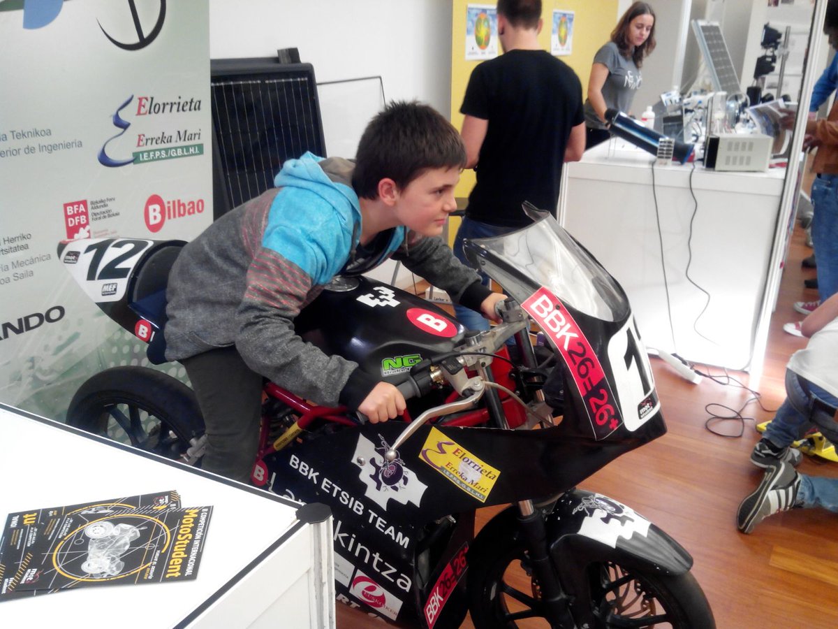 MotoETSIB's tweet photo. ¡Este año repetimos en la @zientziaAstea del 2 al 6 de noviembre! Ven y disfruta de nuestra @MotoStudent 2016. #ETSIB @upvehu https://t.co/udDwyftnim