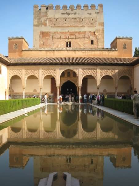 lilyriani's tweet photo. Alhambra is a must must must visit place in #BPspain https://t.co/qmhqXOATU2