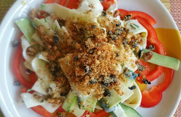 Versvandeteler's tweet photo. Een courgettesalade met een twist vandaag! #recept >> https://t.co/3bjtgENCoI #LiefdevoorVers https://t.co/FTMErkIiOk