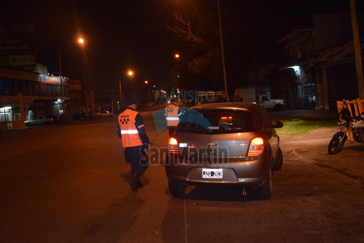 TransitoSMartin's tweet photo. Operativo de control vehicular. Iturraspe y Rodriguez Peña. 31/10/2016 https://t.co/W3jfgQGEus