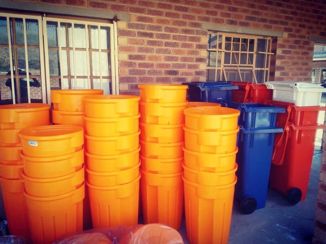 greenbeings_sa's tweet photo. Eeekkk look! #GDARD has just sponsored 54 bins for our flagship school in Cosmo City.    Thank you soooooo much <3 https://t.co/n58H1RTdLx