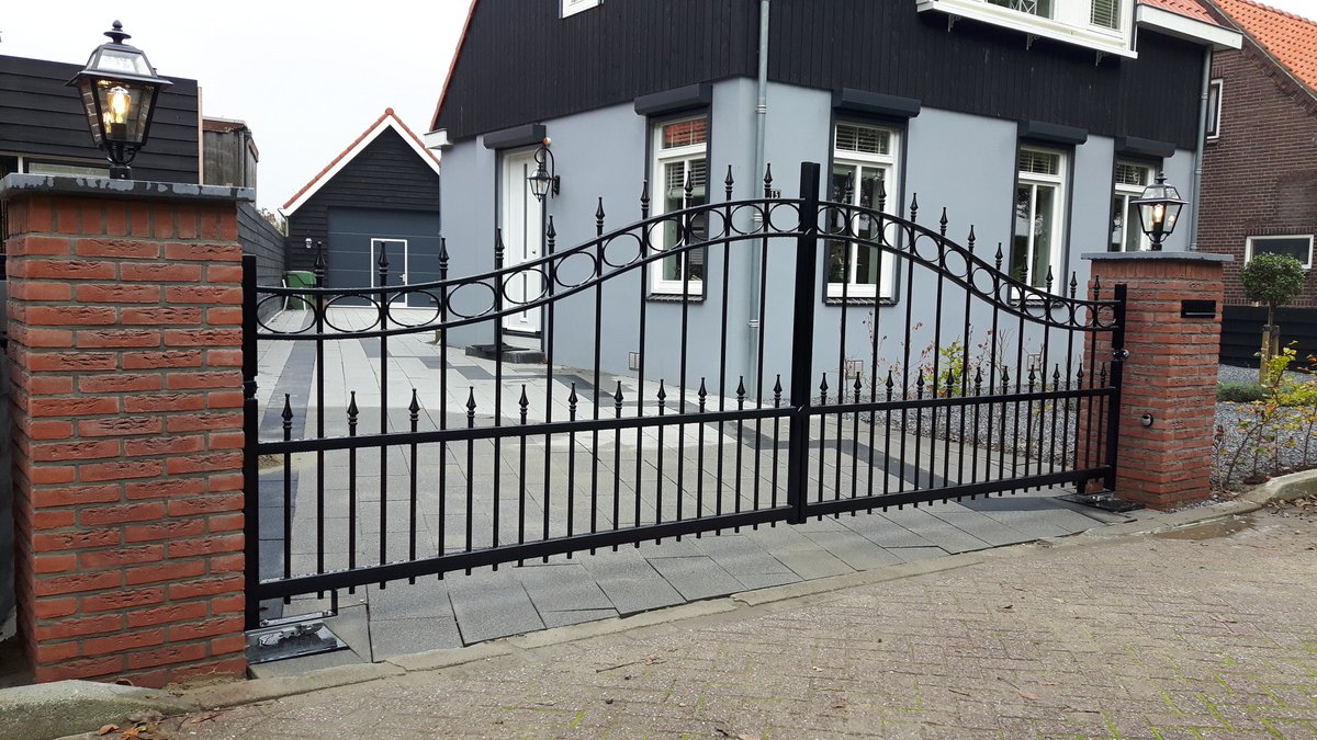 AndrBoer's tweet photo. Klassiek model #poort met automatisering. @thenicegroup https://t.co/dyti8Ain2B