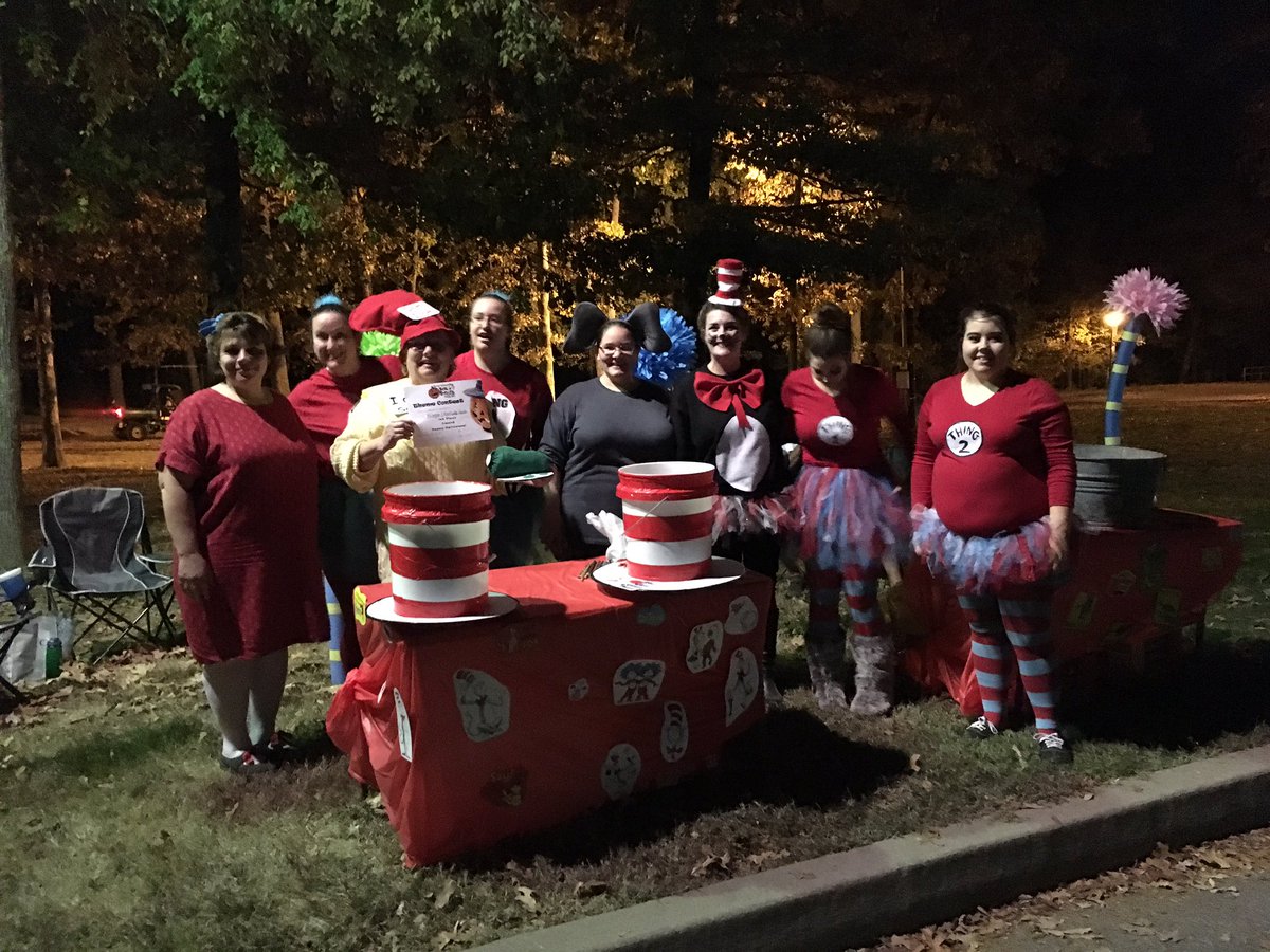 We had a great time at #trailoftreats last night. Kroger and Kenlake Foods teamed up to give out candy and won best Theme!  #mymkypark