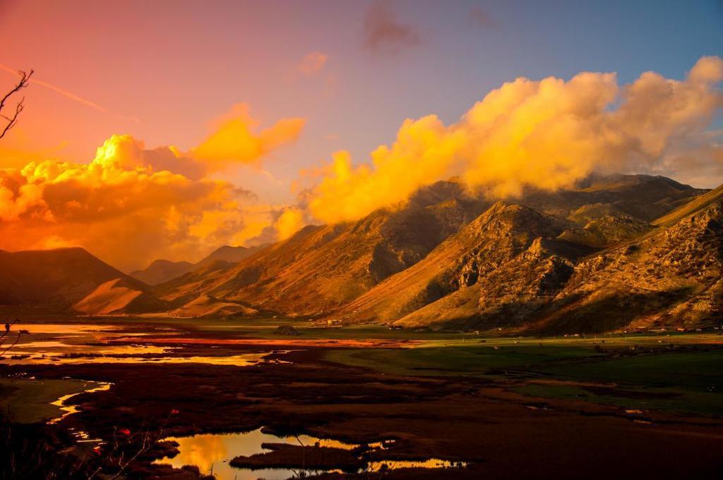 wildfox76's tweet photo. MAtese #matese #lagomatese #mountain #twitter #clouds #sky #sunset https://t.co/KYbS6eSHqh https://t.co/iz6IQnwIG8