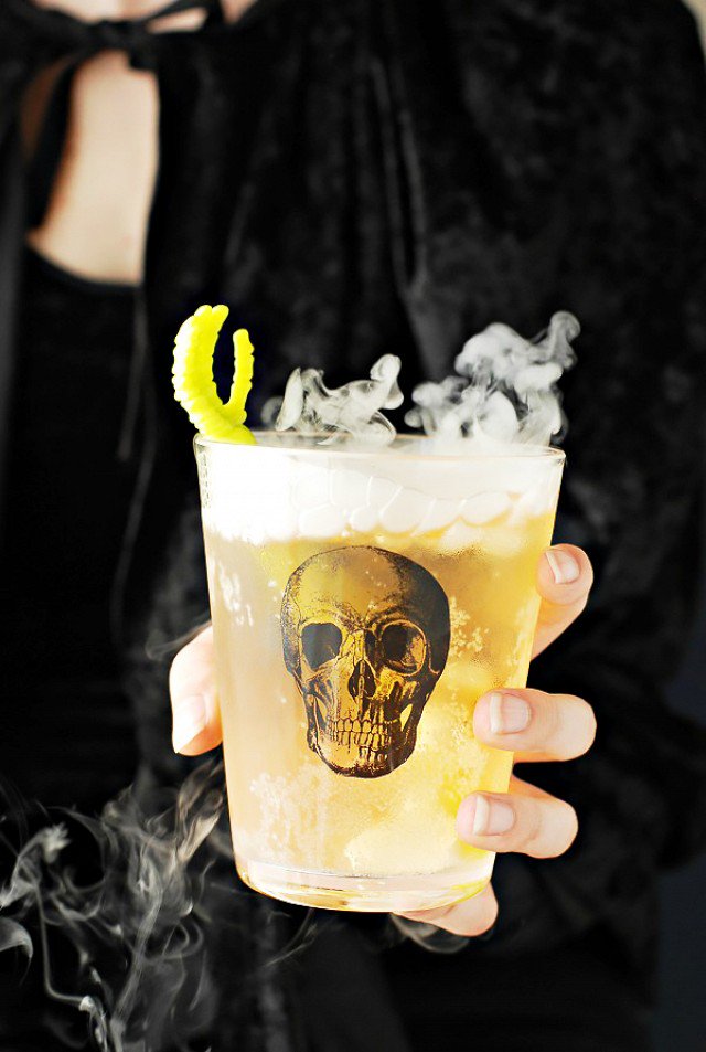 SomosNextic's tweet photo. ¿Te quedan ganas de #Halloween?
https://t.co/sHWqKm2bh8
#Cocktail https://t.co/0dOTQvA55F