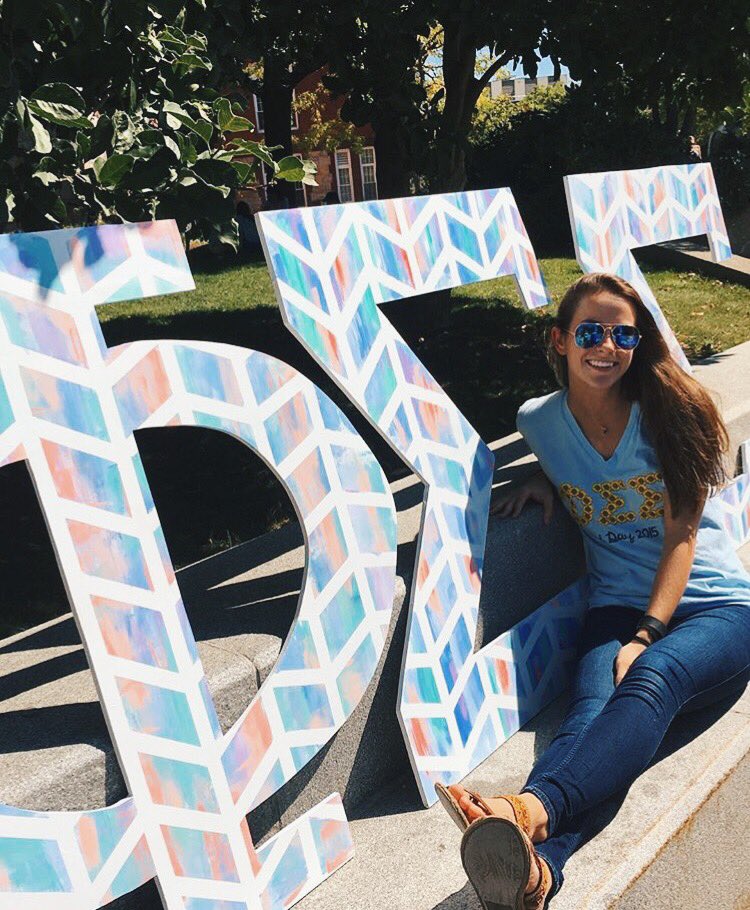 Happy belated birthday to our sister, Jess! We love you so much and hope you had a fabulous day! 💙💛