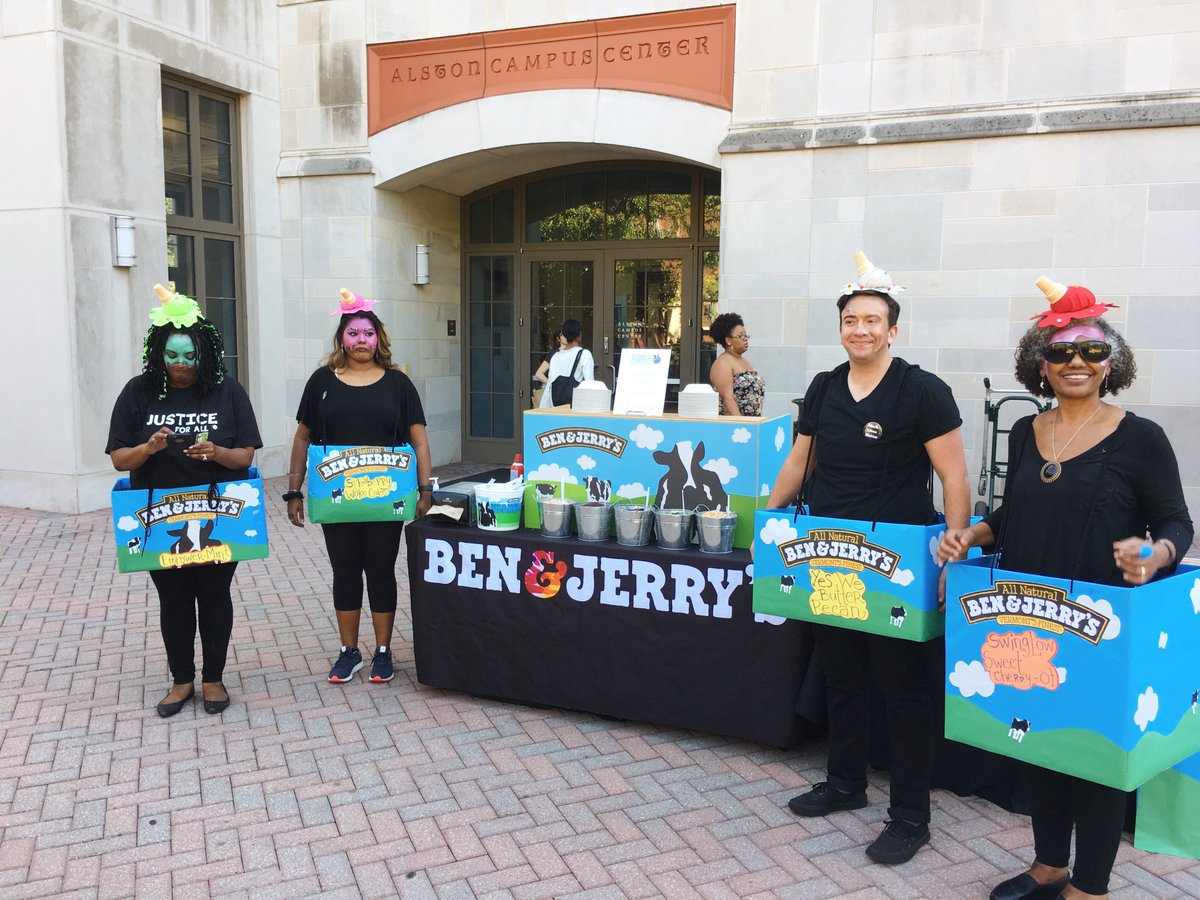 And best costume goes to *drumroll please*... Our friends over at Agnes Scott College!!! ☮❤️🍦