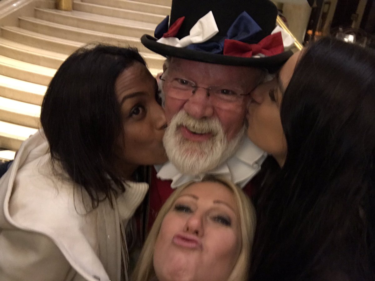 The girls greeting the greater <a href="/iticonline/">ITIC</a> #luckyman #LookingSharpITIC