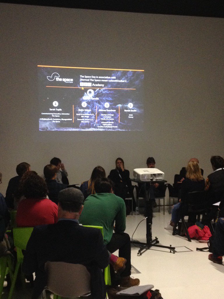 JimmyG2's tweet image. #nonlinearsystems @andygoodman talking in the #whitebox at @PontioTweets @thespacearts #spacepontio