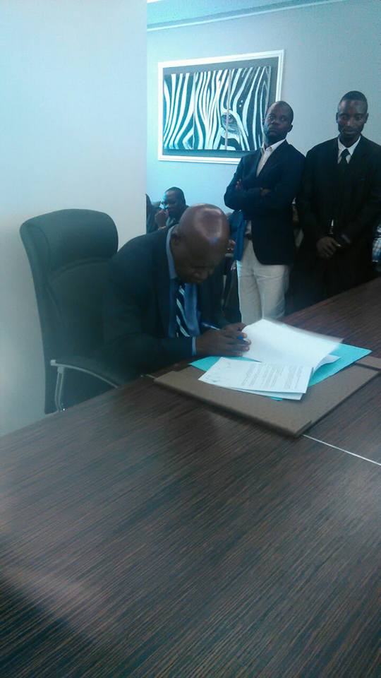 Coup_sur_coup's tweet photo. 38 partis politiques du Rassemblement conduit par Willy Mishiki ont signature l'accord politique issu du #Dialogue_Inclusif Cité de l'OUA. https://t.co/ZmfIKe8ss3