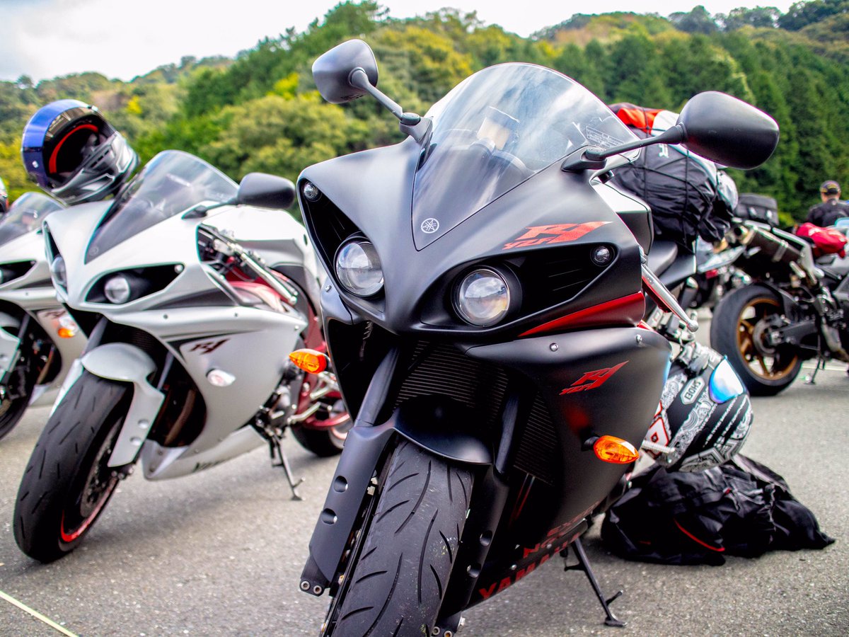 PORSHE_BMW's tweet photo. 改めて……日曜日のYZF-R MTGお疲れ様でした🤗 500台ものYZFに囲まれて、同年代R1の多さに圧倒され……感動すら覚えました😂 人と全く絡めなかったのが悔しいですが来年の目標にします🤔 
#YAMAHAが美しい #YZF全国ミーティング #YZF https://t.co/jMDxNcZXxP
