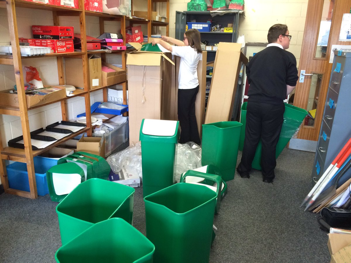 PHS_PupilPar's tweet photo. Unboxing the new bins👍🏻 https://t.co/V73eBxPpk4