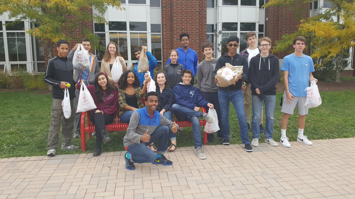 TCSTEM10's tweet image. A successful trash pickup @TCWTitans #STEM11 #STEM10 #trashpickup