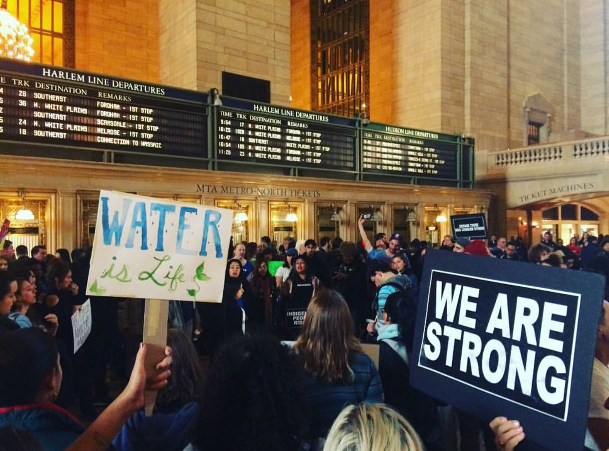 apadillafilm6's tweet image. 11.1.2016 "Water is Life"

#NYC 2 #StandingRock

#nodapl
Takin Grand Central Station this AM

Photo: @moanalove