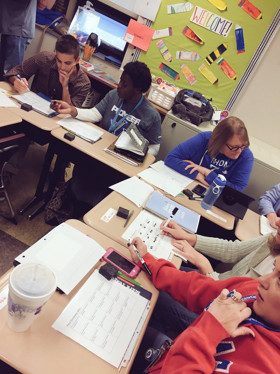 lvrecruits's tweet photo. LV PD Day! 3rd grade is collaborating on phonics and multisyllabic words! #453PD @ms_aallan @krsloan33 https://t.co/KcIVQdGsPb