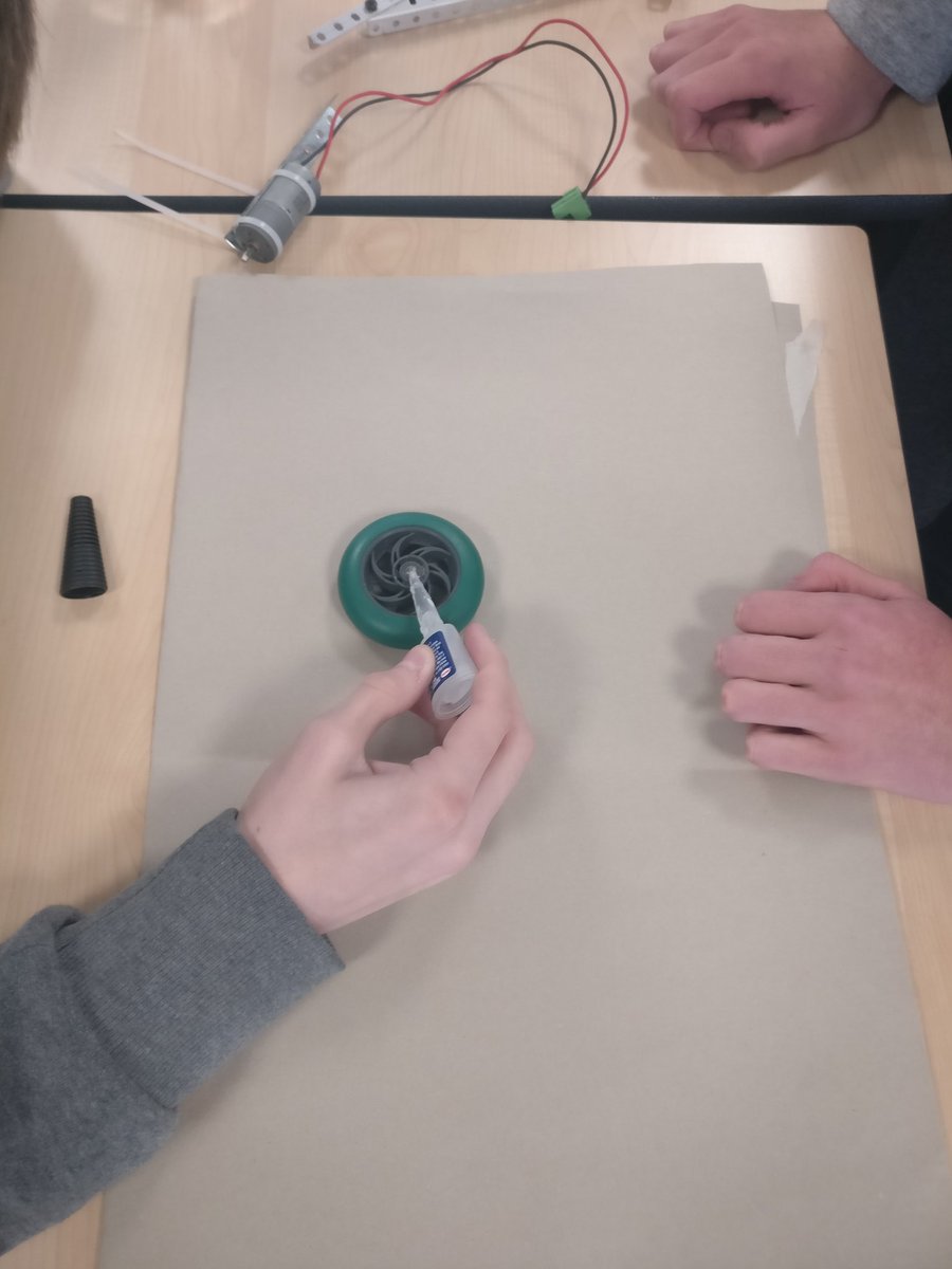 DesignAutoMecha's tweet image. Week 6: Design
We have our task and thanks to our generous sponsors(surface technology international) we continue to prototype our robot.