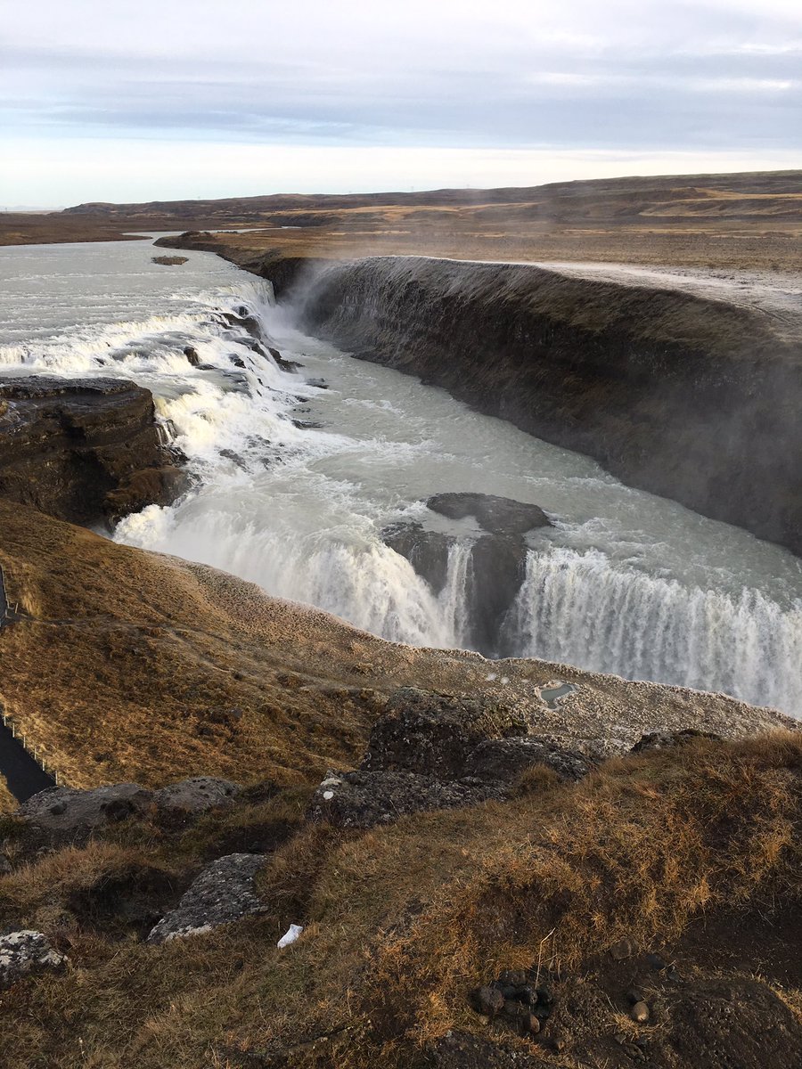 RogueColonel's tweet photo. Think I would call #iceland #starklybeautiful https://t.co/pKgWpg6z1b