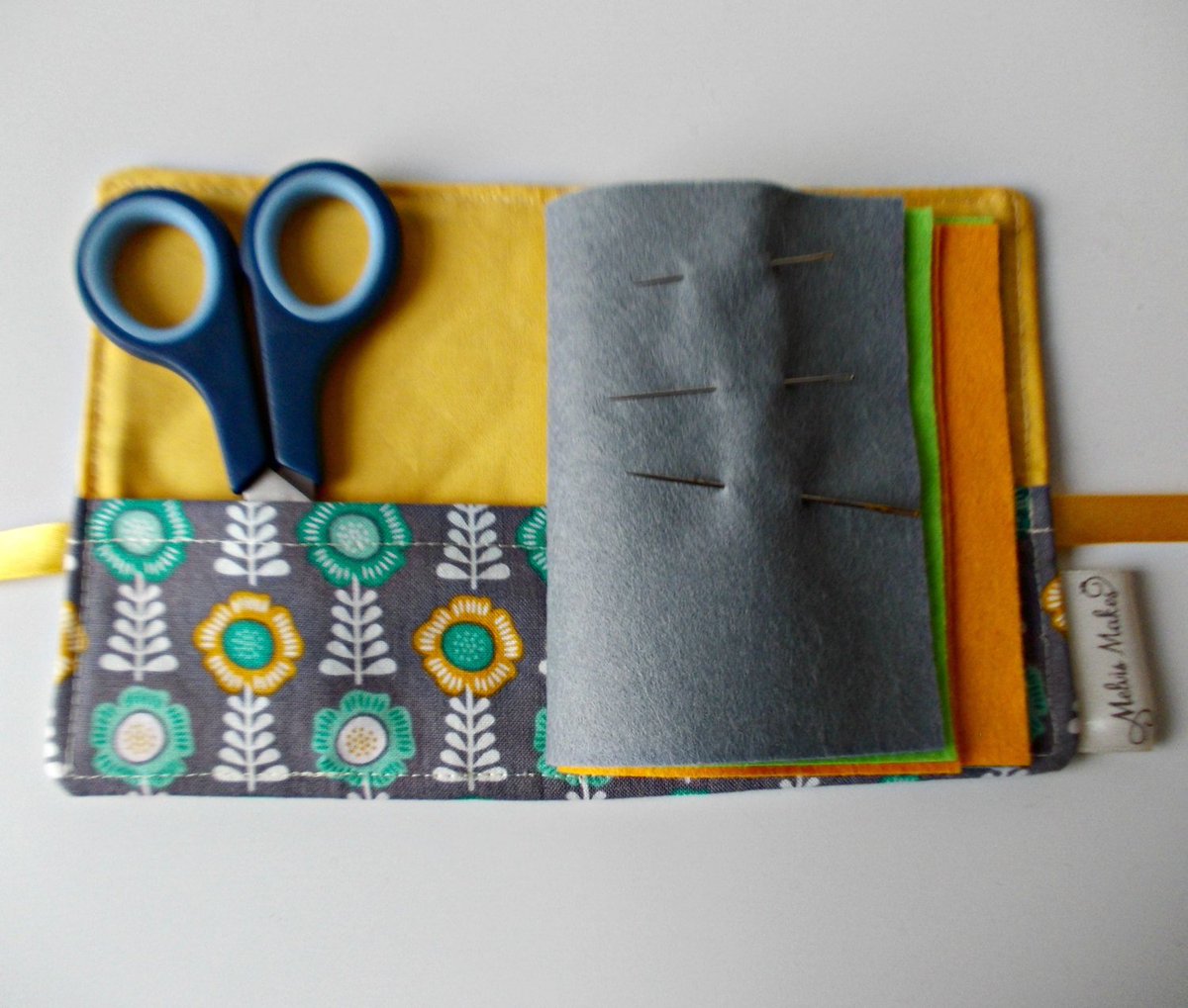 MelvisMakes's tweet photo. Retro Needle Book, Floral Needle Case, Quilted Needlebook, Retro Flowe… https://t.co/1pkG8fklg4 #Etsy #NeedleStorage https://t.co/FbttbIVo6r