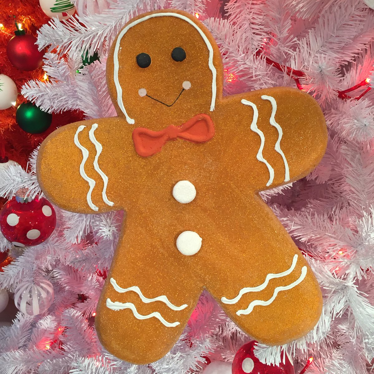 Christmas in full swing @DZD_London #retaildisplays #visualmerchandising #decorations