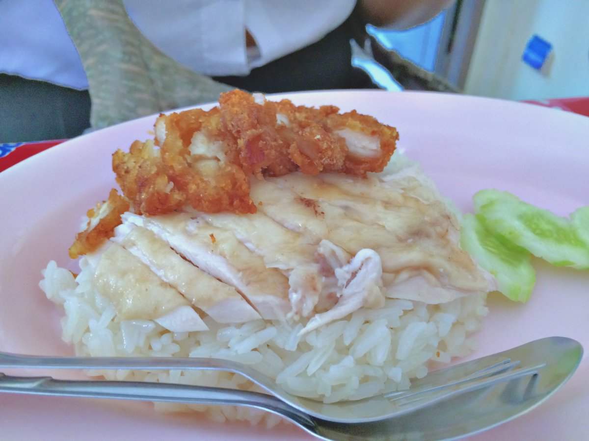 aroytonglong's tweet photo. ข้าวมันไก่แสนอร่อย ราคาประหยัด น้ำจิ๋มอร่อยมาก มีทั้งไก่ทอดไก่ต้ม ก๋วยเตี๋ยวไก่ 
📍พิกัดหลังมอ  #ทีมบูรพา https://t.co/CSrT74R9vh