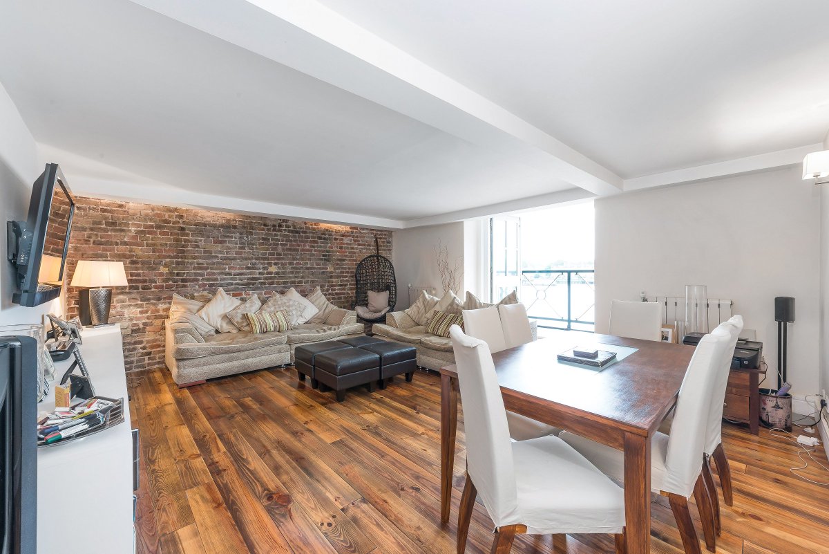 JCOWapping's tweet image. Beautiful warehouse conversion available to rent in Wapping &amp;gt;&amp;gt; bit.ly/2f8Ve0w