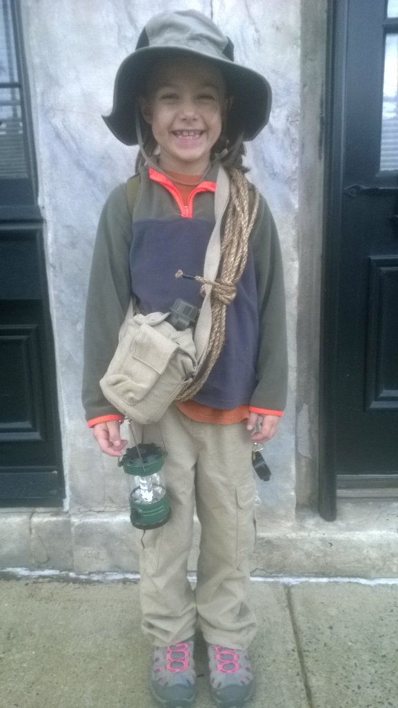 CouzinEd's tweet photo. @AlexHolleyFOX29 Talulah Jean's costume https://t.co/FSHGncoWpu